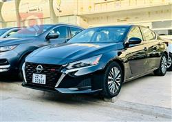 نیسان ئەلتیما